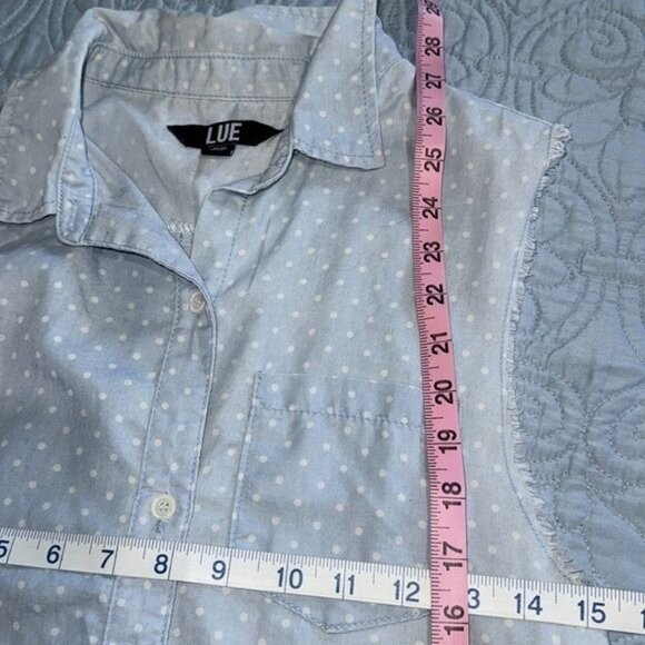 Sleeveless Polka Dot Button-Up Shirt By Lue Light Blue With Frayed Armholes M - Picture 10 of 10